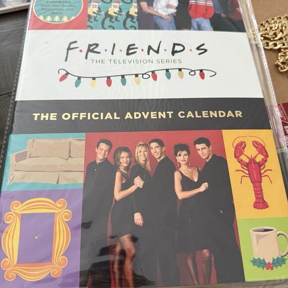 Friends The Official Advent Holiday Calendar 2021 40 Surprises NEW Christmas NOS - Picture 1 of 2
